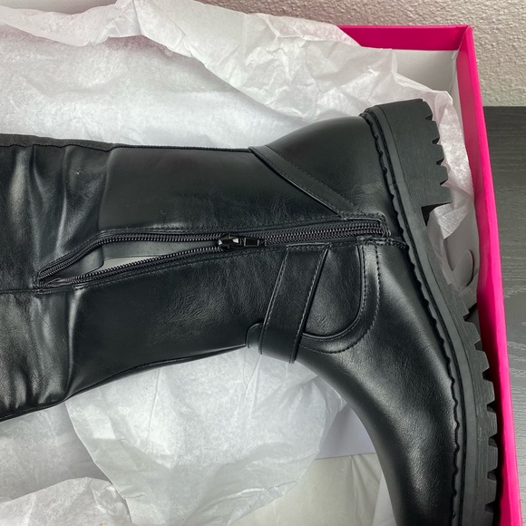 NIB Shoedazzle Georginna Buckled Flat Boot - Picture 11 of 13